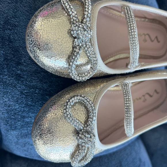 Nina Gold Kids Shoes with crystal rhinestone Bow Detail - Picture 3 of 10